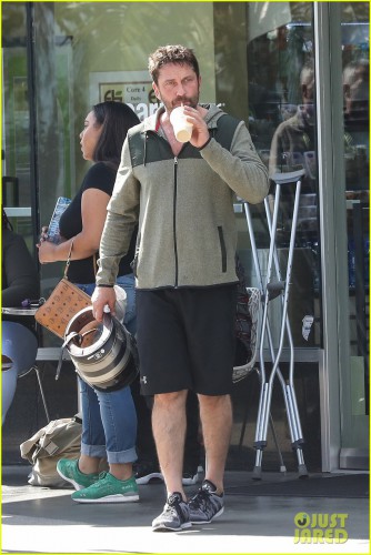 gerard-butler-steps-out-after-announcing-return-to-angel-has-fallen-01.jpg