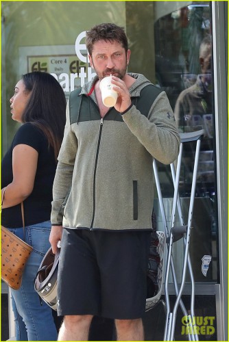 gerard-butler-steps-out-after-announcing-return-to-angel-has-fallen-02.jpg