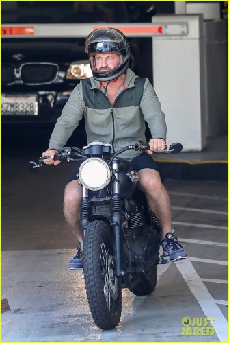 gerard-butler-steps-out-after-announcing-return-to-angel-has-fallen-03.jpg