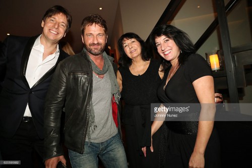 gerard-butler-enjoys-fall-weather-nyc-07.jpg