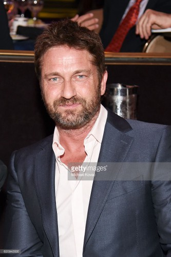 gerard-butler-enjoys-fall-weather-nyc-03.jpg
