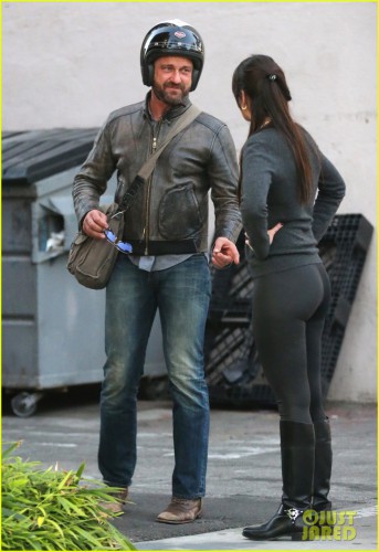 gerard-butler-holds-hands-mystery-woman-after-breakup-15.jpg