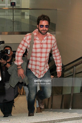 gerard-butler-holds-hands-mystery-woman-after-breakup-21.jpg