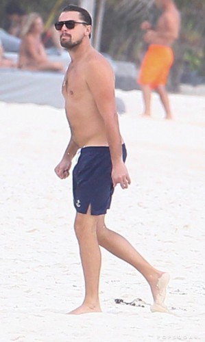 тLeonardo-DiCaprio-Shirtless-Mexico-Pictures-December-2016.jpg