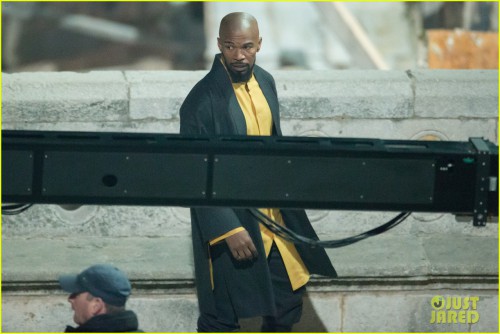 taron-egerton-jamie-foxx-robin-hood-night-scenes-02.jpg