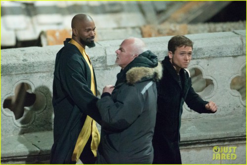taron-egerton-jamie-foxx-robin-hood-night-scenes-08.jpg