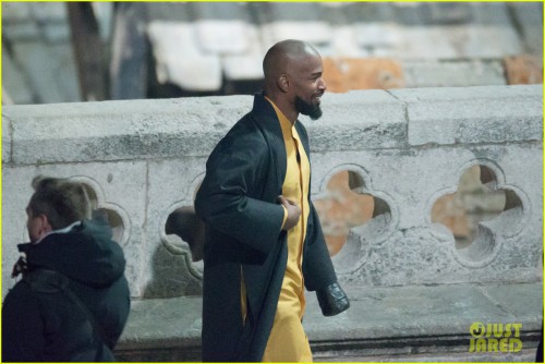 taron-egerton-jamie-foxx-robin-hood-night-scenes-10.jpg