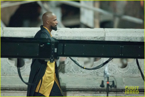 taron-egerton-jamie-foxx-robin-hood-night-scenes-13.jpg