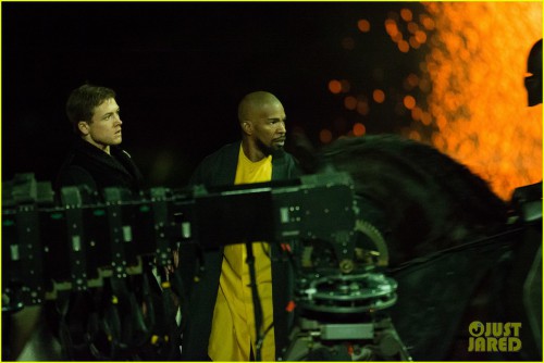 taron-egerton-jamie-foxx-robin-hood-night-scenes-18.jpg