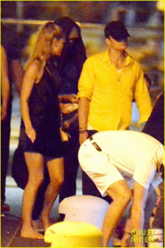 leonardo-dicaprio-nina-adgal-orlando-bloom-st-barts-01.jpg