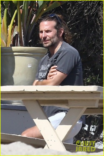 bradley-cooper-spends-the-day-at-leonardo-dicaprios-maliibu-home-08.jpg