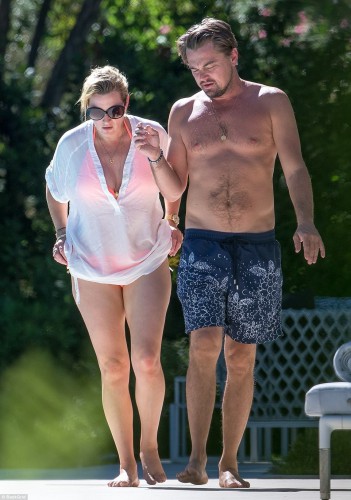 435029DB00000578-4797890-Catching_up_Kate_Winslet_and_Leonardo_DiCaprio_recently_reunited-a-2_1502935964562.jpg