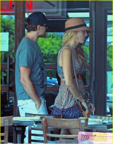 blake-lively-ahead-of-curve-leonardo-dicaprio-01.jpg