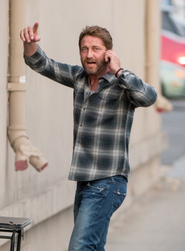 Gerard+Butler+at+Kimmel+oFMEDX-dedAx.jpg