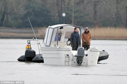 49EABAC000000578-5469897-Tense_The_pair_were_seen_chatting_calmly_and_looking_out_over_th-a-52_1520374109416.jpg