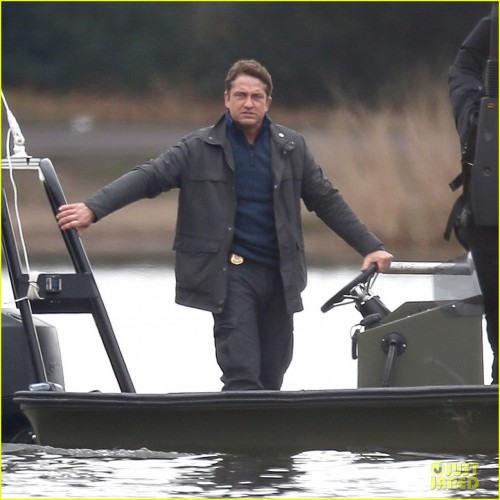 gerard-butler-jokes-around-on-set-of-angel-has-fallen-03.jpg