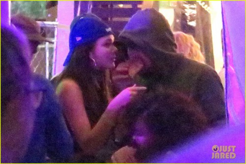 leonardo-dicaprio-camila-morrone-coachella-27.jpg