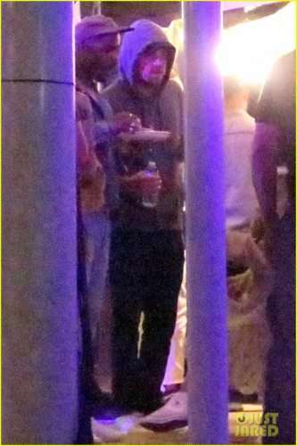 leonardo-dicaprio-camila-morrone-coachella-44.jpg