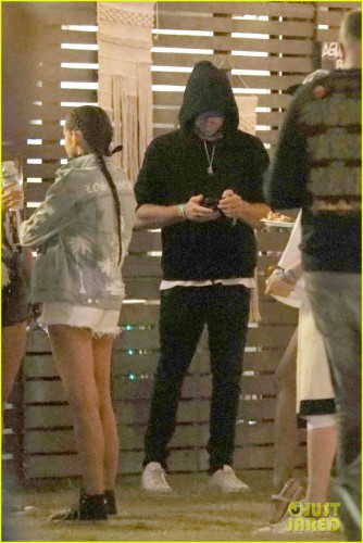 camila-morrone-rests-head-leonardo-dicaprios-lap-03.jpg