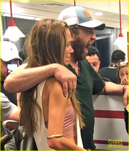 gerard-butler-morgan-brown-in-n-out-02.jpg
