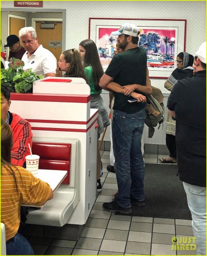 gerard-butler-morgan-brown-in-n-out-03.jpg