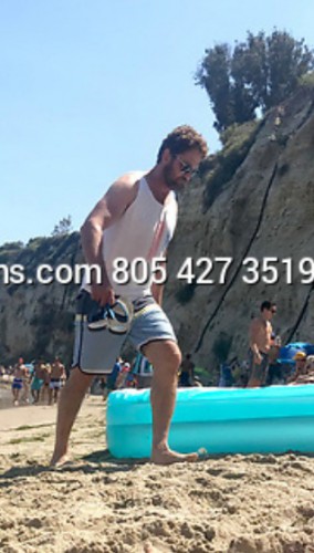 gerard-butler-morgan-brown-in-n-out-05.jpg