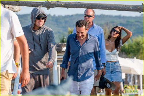 сент2leonardo-dicaprio-saint-tropez-club-55-04.jpg