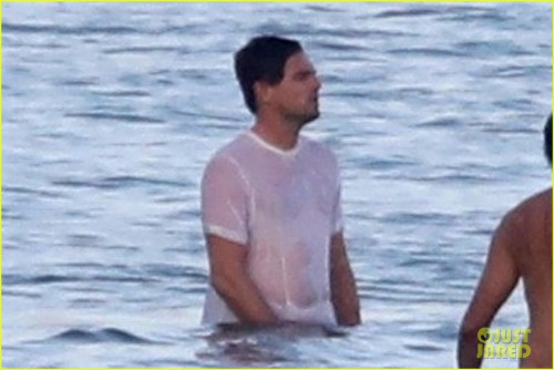 мокр2dicaprio-wet-t-shirt-volleyball-18.jpg