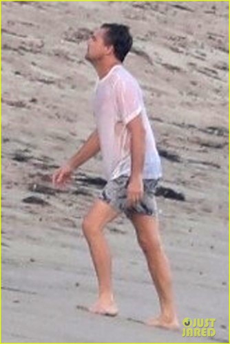 мокр3dicaprio-wet-t-shirt-volleyball-23.jpg