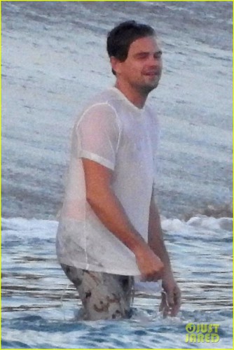 мокр4-dicaprio-wet-t-shirt-volleyball-39.jpg