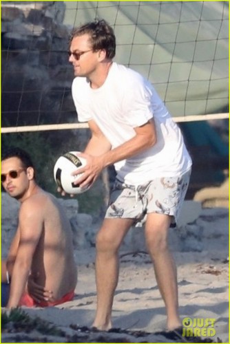 мокр6dicaprio-wet-t-shirt-volleyball-15.jpg
