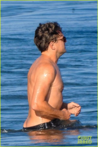 пл hirtless-at-the-beach-02.jpg
