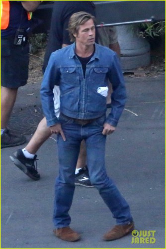 brad-pitt-leonardo-dicaprio-set-september-2018-05.jpg