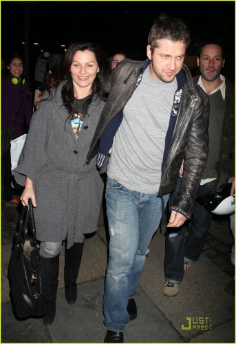 gerard-butler-fashion-fun-02.jpg