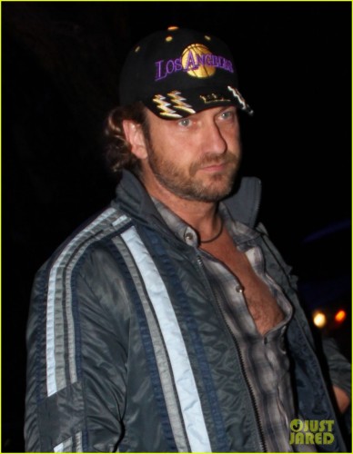gerard-butler-lakes-game-01.jpg
