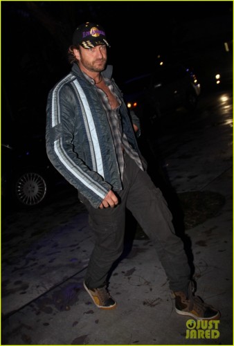 gerard-butler-lakes-game-05.jpg