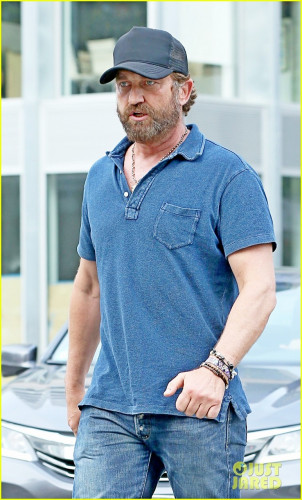 gerard-butler-nyc-may-2019-03.jpg