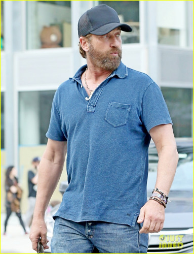gerard-butler-nyc-may-2019-05.jpg