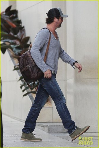 gerard-butler-beverly-hills-february-2020-01.jpg