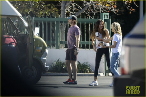 gerard-butler-beverly-hills-february-2020-01.jpg