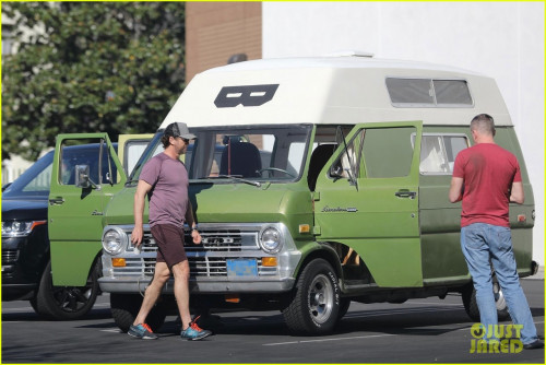gerard-butler-test-driving-vintage-van-morgan-brown-46.jpg