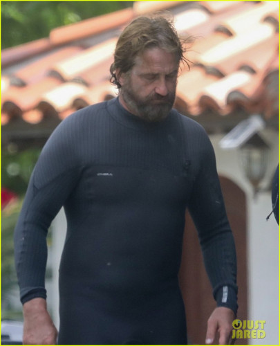 gerard-butler-goes-shirtless-surfing-with-gerard-butler-04.jpg