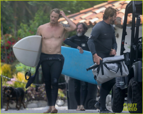 gerard-butler-goes-shirtless-surfing-with-gerard-butler-05.jpg