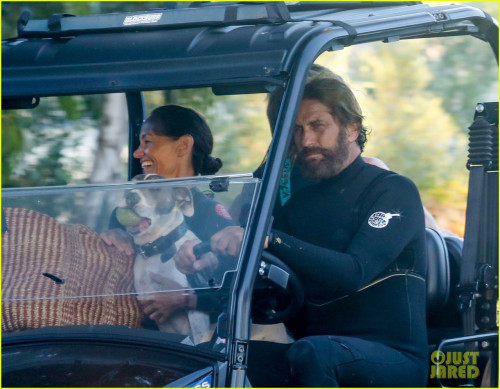 gerard-butler-morgan-brown-june-2020-04.jpg
