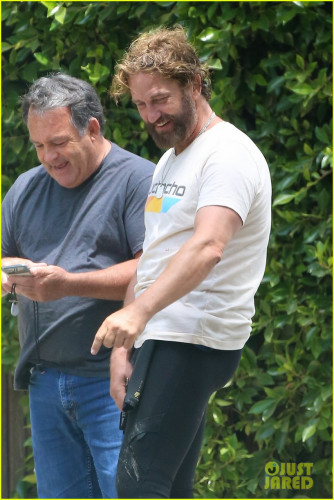 gerard-butler-joel-kinnaman-surf-session-25.jpg