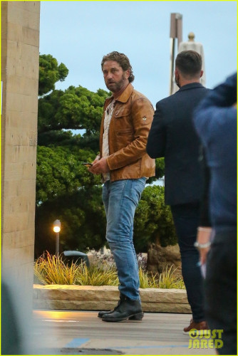 gerard-butler-goes-out-for-dinner-05.jpg