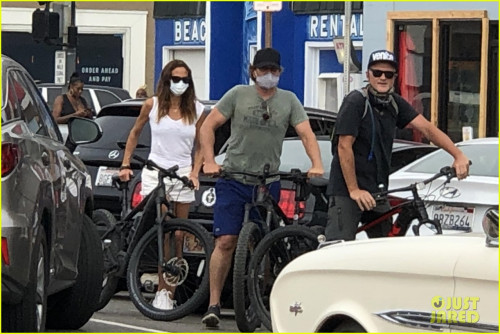gerard-butler-kisses-girlfriend-morgan-brown-through-his-mask-05.jpg