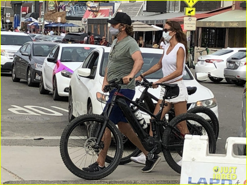gerard-butler-kisses-girlfriend-morgan-brown-through-his-mask-09.jpg