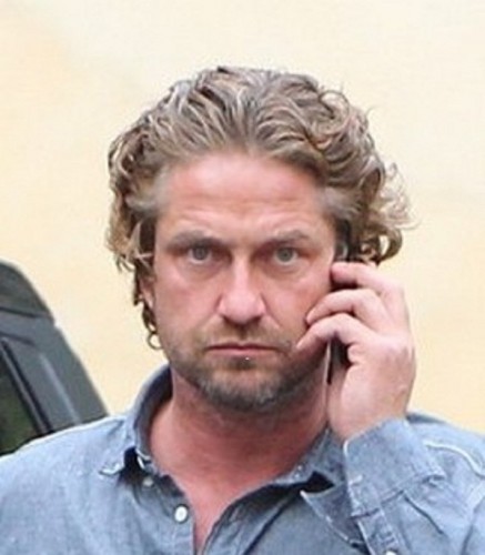 gerard-butler-starbucks1[1].jpg
