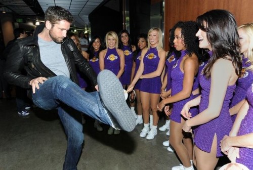 LakerGirlswatchGerardButlerperform.JPG